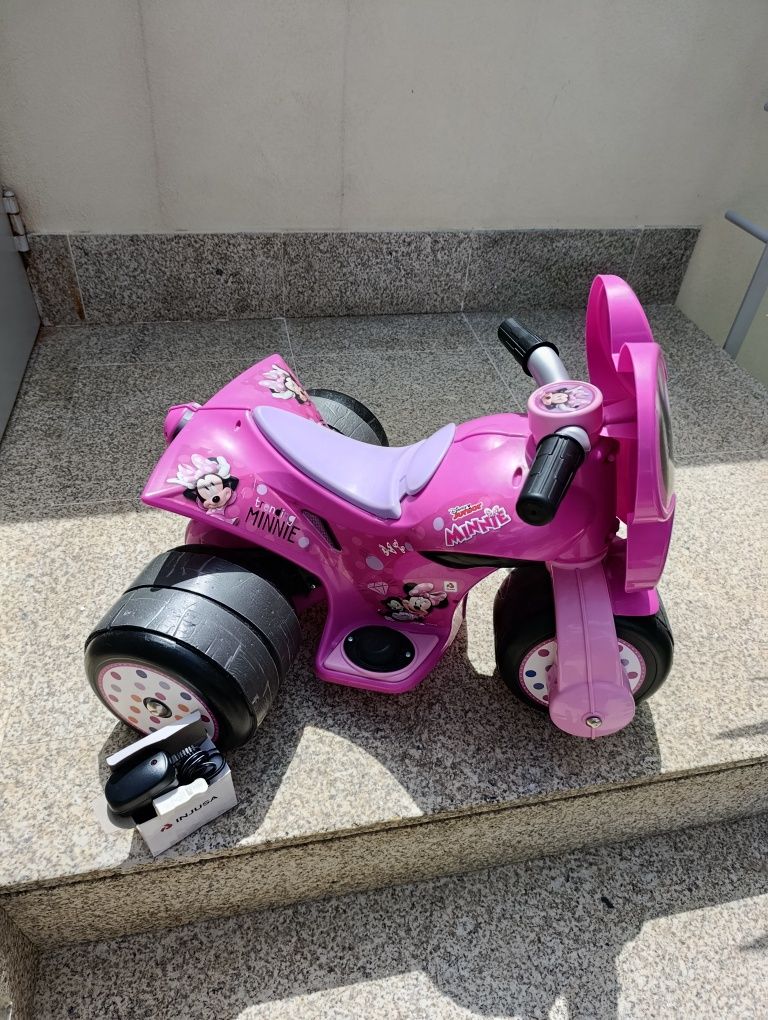 Mota a bateria  de menina