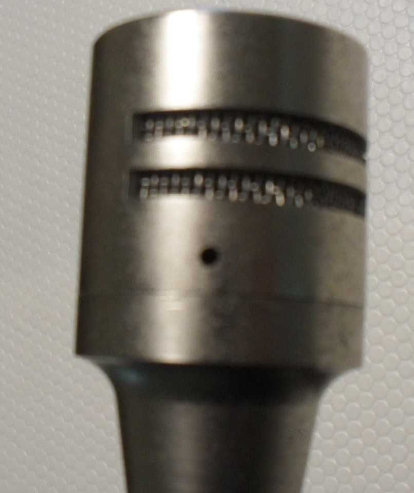 Microfone AKG, antigo, tradução simultânea