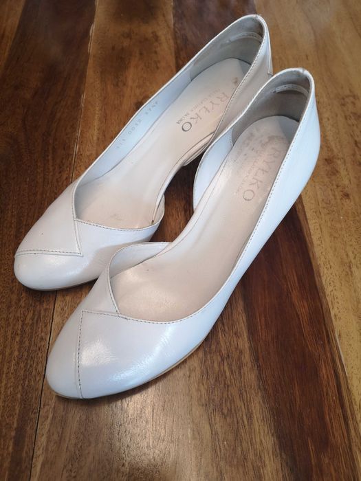 Buty Czółenka Ryłko skórzane białe obcas 37,5