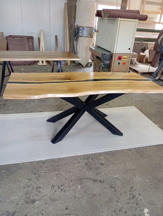 Stół Dębowy z żywicą