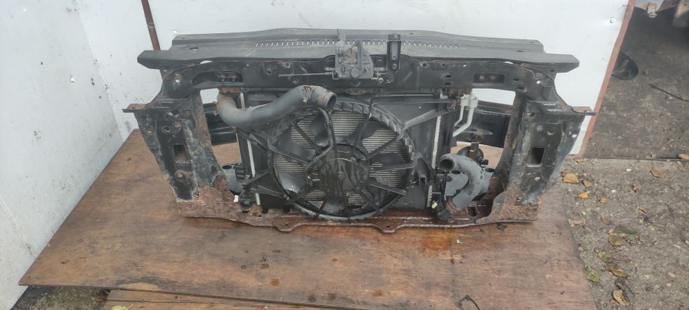 Pas przedni Hyundai ix20 benzyna 1.4 1.6 kia Venga chłodnice okular