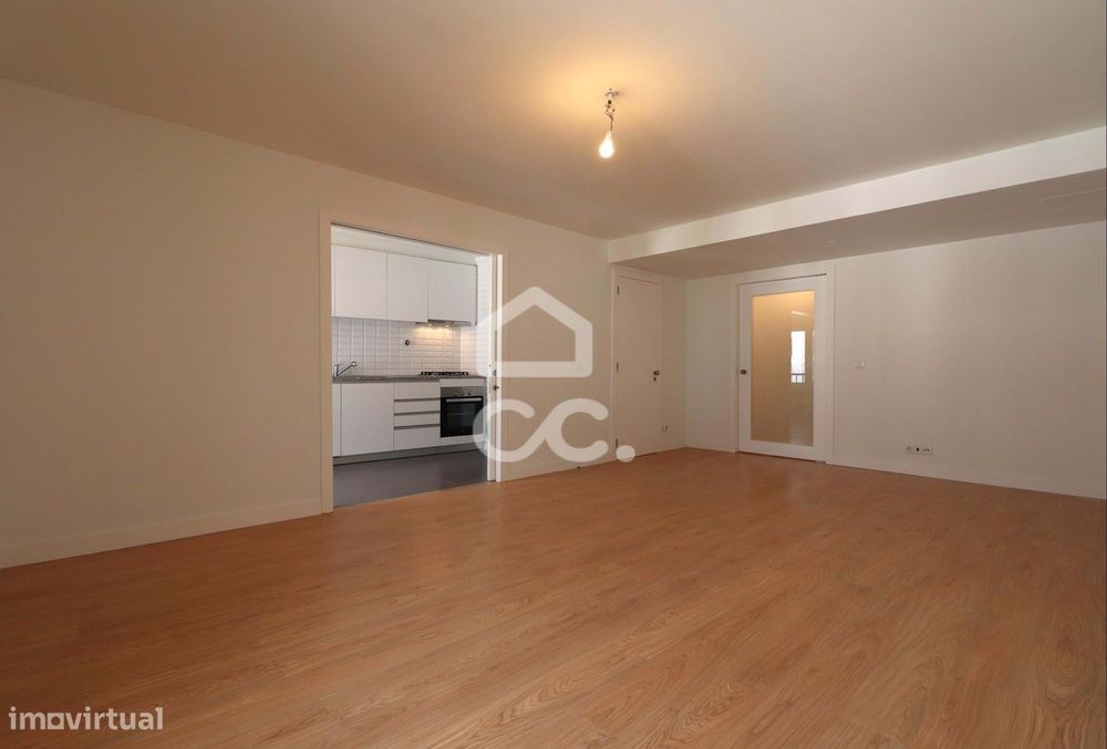 Fantástico Apartamento T2 Duplex seminovo no centro da Cidade. Ultimo