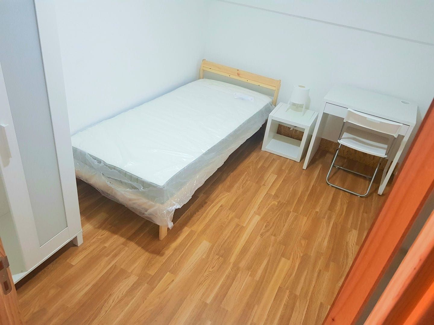 Quarto para arrendar em santa iria da azoia a 10 min de lisboa