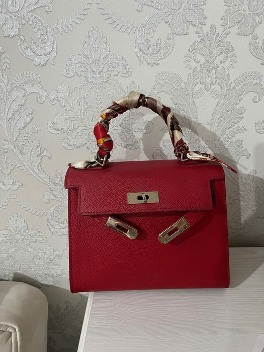 Сумка Червона, в ідеальному стані