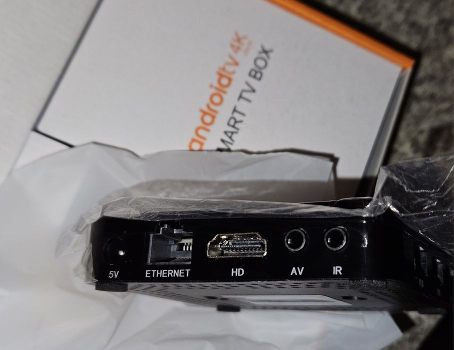 Андроід тв, пам'яті 2/16,голосовий пульт,з опціями, андроід приставка