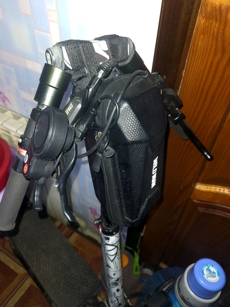 Електросамокат Kuggo M4 pro
