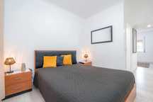 Quarto de Casal preto e castanho