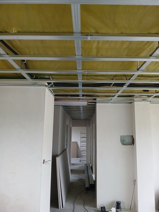 Podwieszane sufity,  szpachlowanie, malowanie, tapety