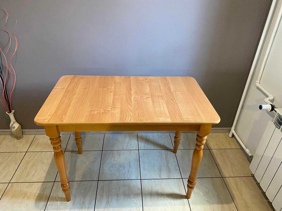 Stół drewniany do kuchni
