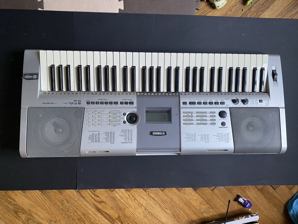 Yamaha PSR-E403 синтезатор