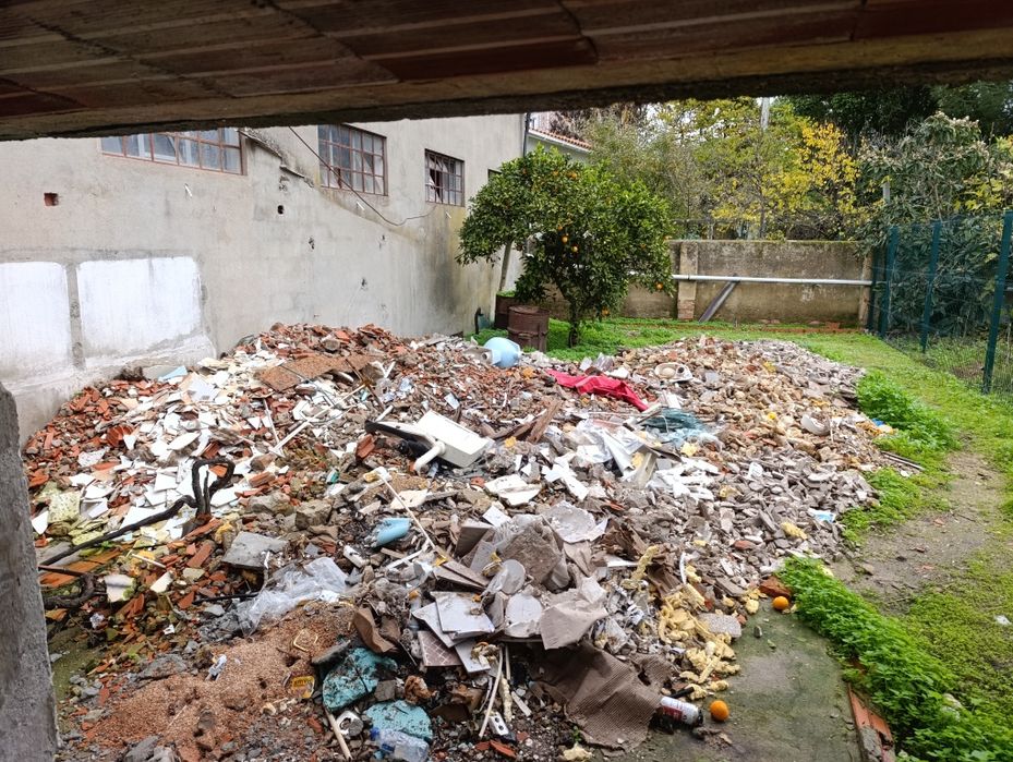 Dou a quem precisar de entulho