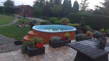 Basen poliestrowy wolnostojący w zabudowie wanna jacuzzi SPA