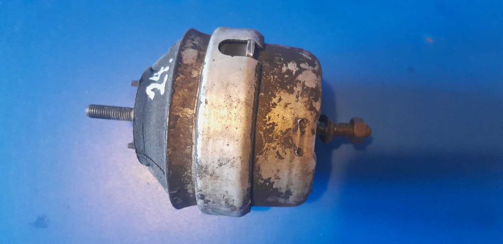 Poduszka silnika 8D0'199379 Audi A4 B5 Vw Passat 1.8T 8D0'199382M 379J