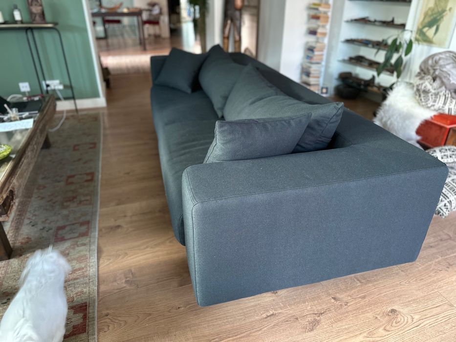 Sofa Area preto quase novo