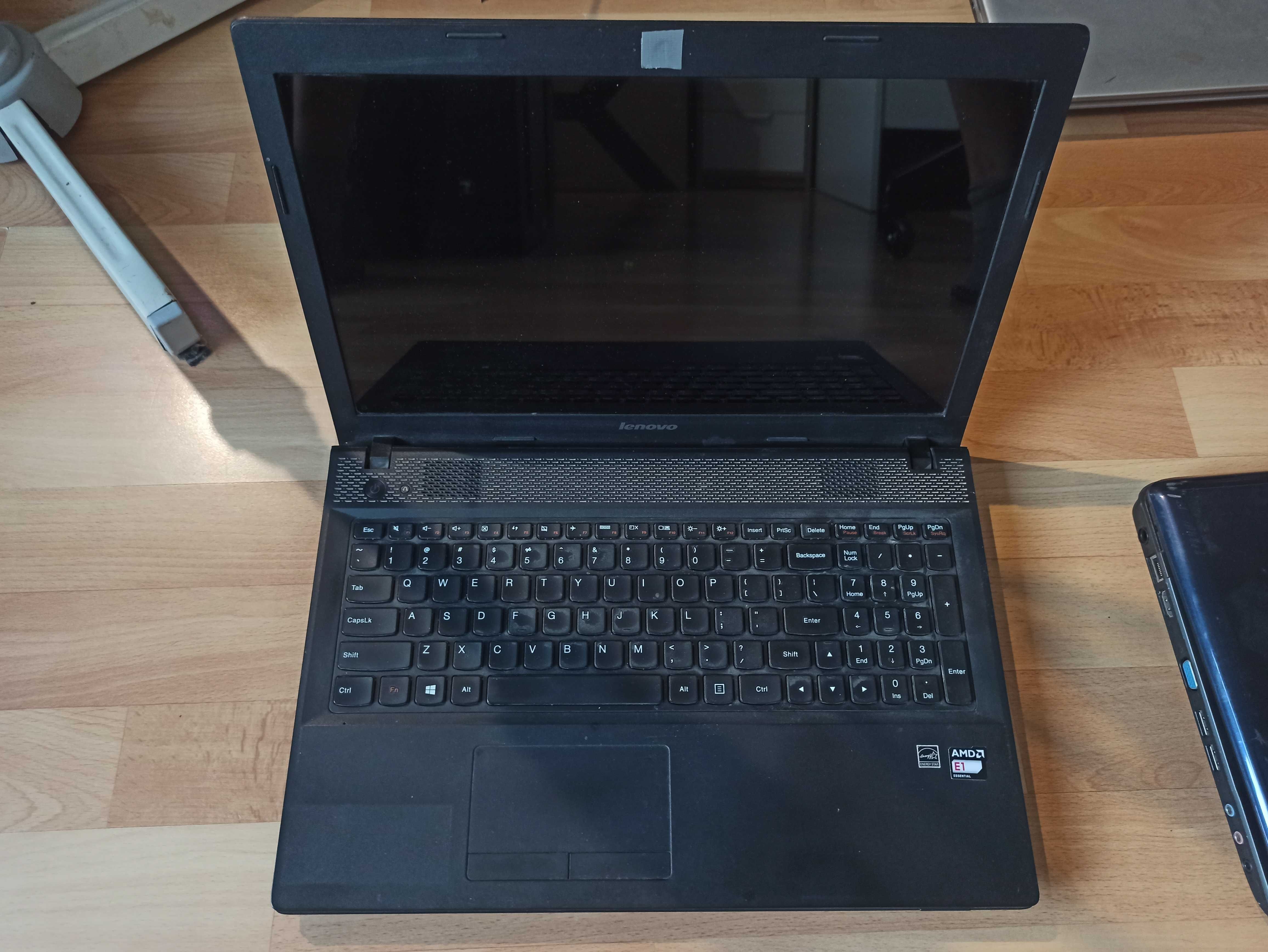 Zestaw - 4 Laptopy i 3 karty graficzne
