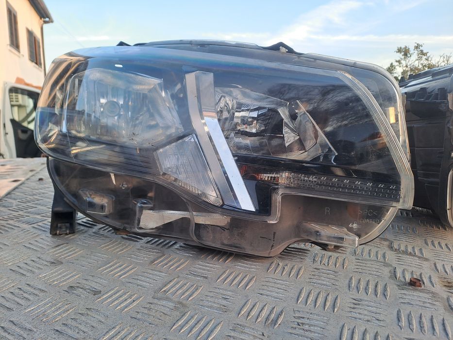 Dois Farois Peugeot PARTNER