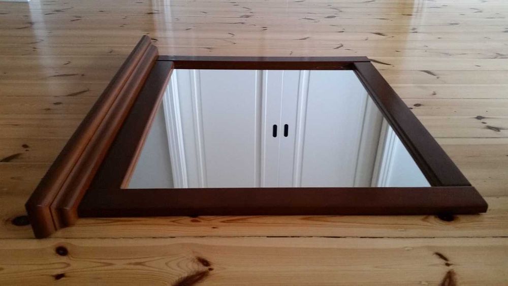 Lustro naścienne w ramie drewnianej 90x96 cm