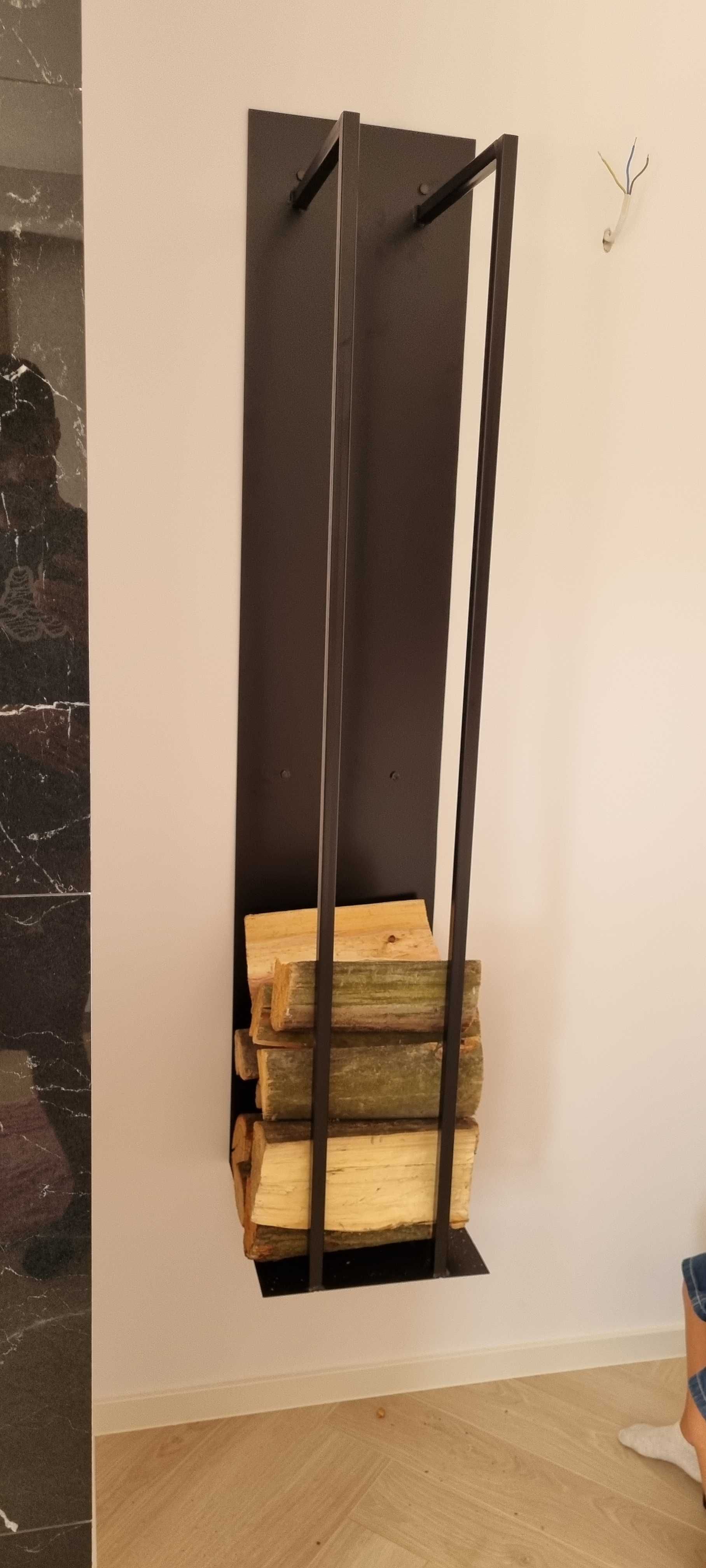 Stojak podwieszany na drewno kominkowe