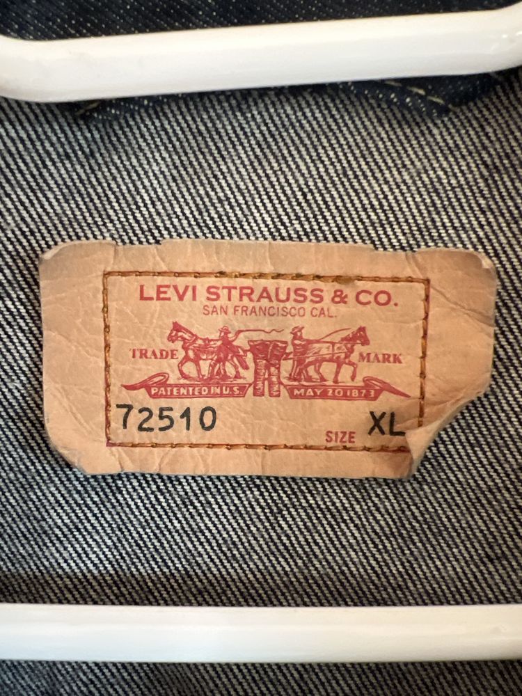 Sprzedam katanę firmy Levis w kolorze ciemnym niebieskim rozmiar  XL