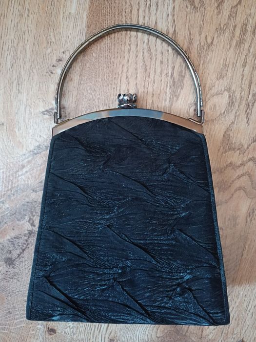 Mała koktajlowa czarna torebka do ręki