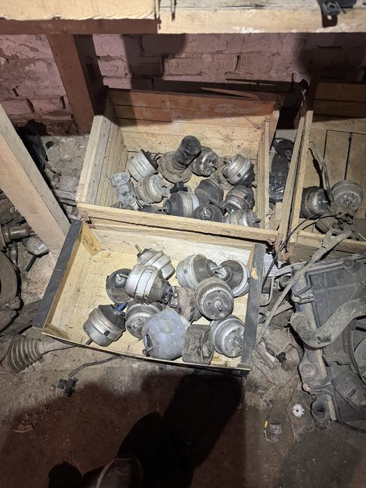 Подушка мотора кпп Passat B5 audi a4,a6 опора пассат б5 ауді 1.9 тді