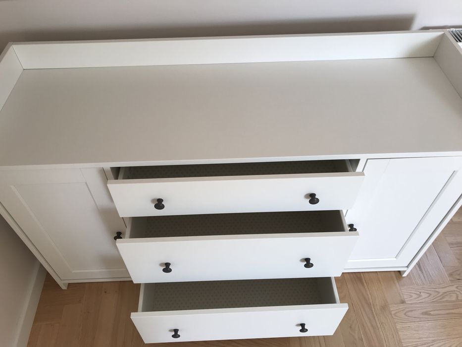 Biały kredens, duża komoda skandynawska IKEA Hauga, meble