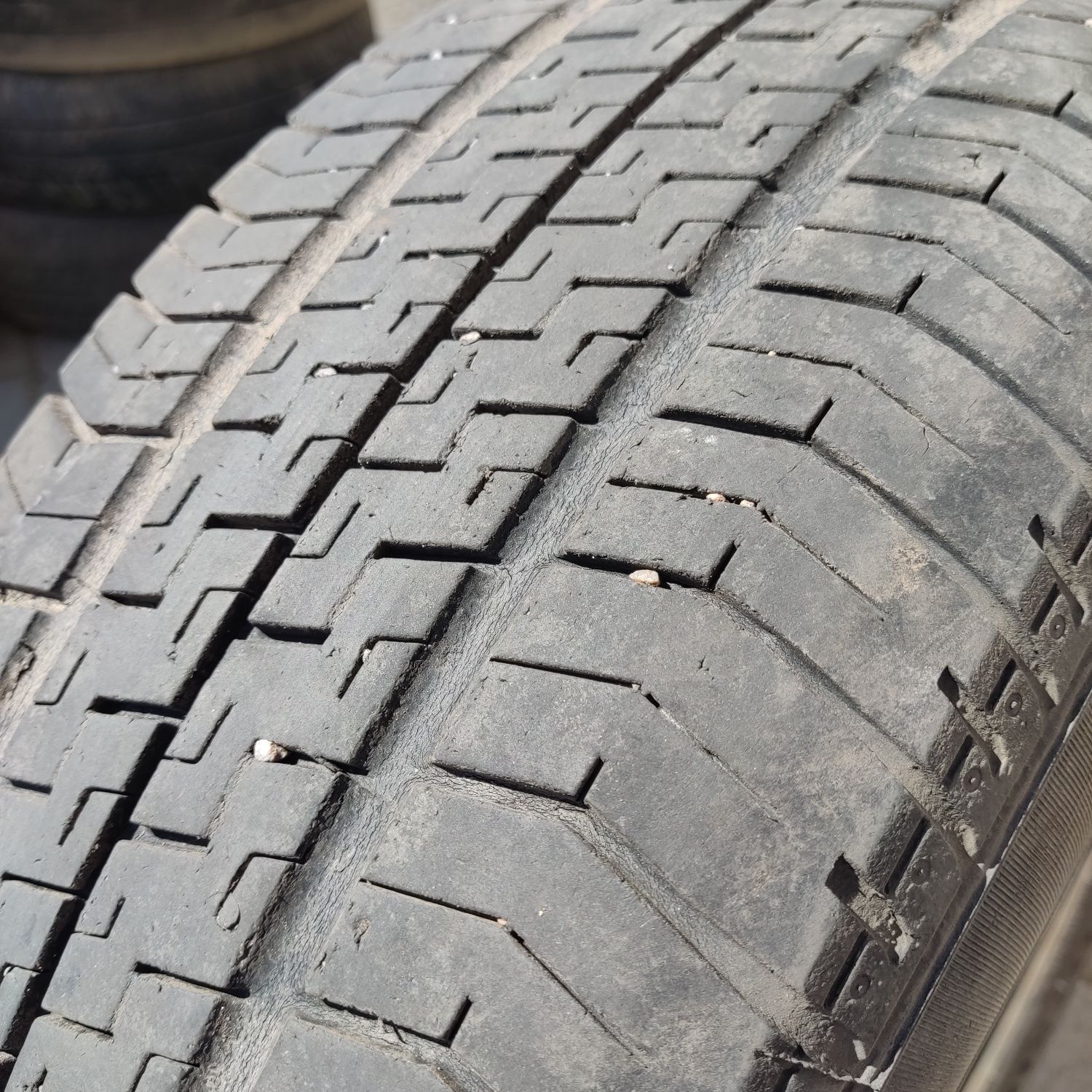 Гума літня pirelli 215/70/ r15