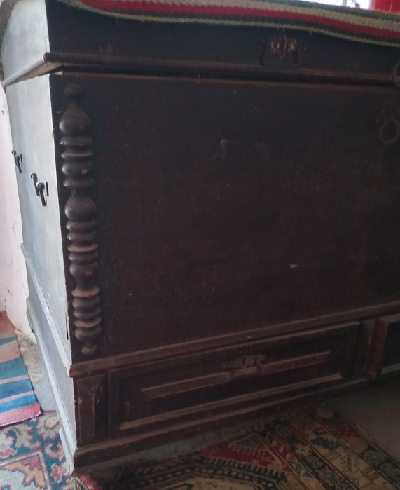 Старовинний сундук