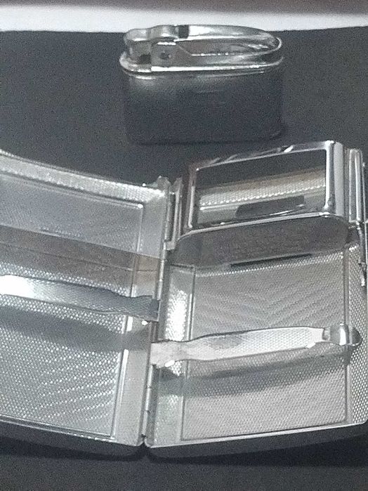 Isqueiro integrado em Cigarreira