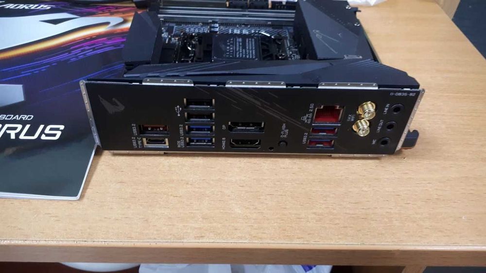 Материнська плата GIGABYTE Z490I AORUS ULTRA