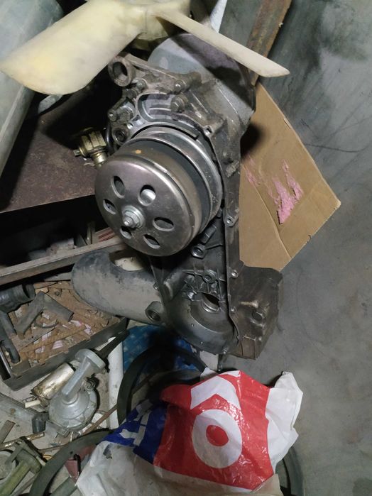 Скутер  выхлоп вариатор и ДР вайпер 150 остатки запчасти