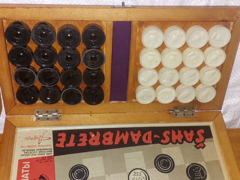 Школьнику в часы досуга.