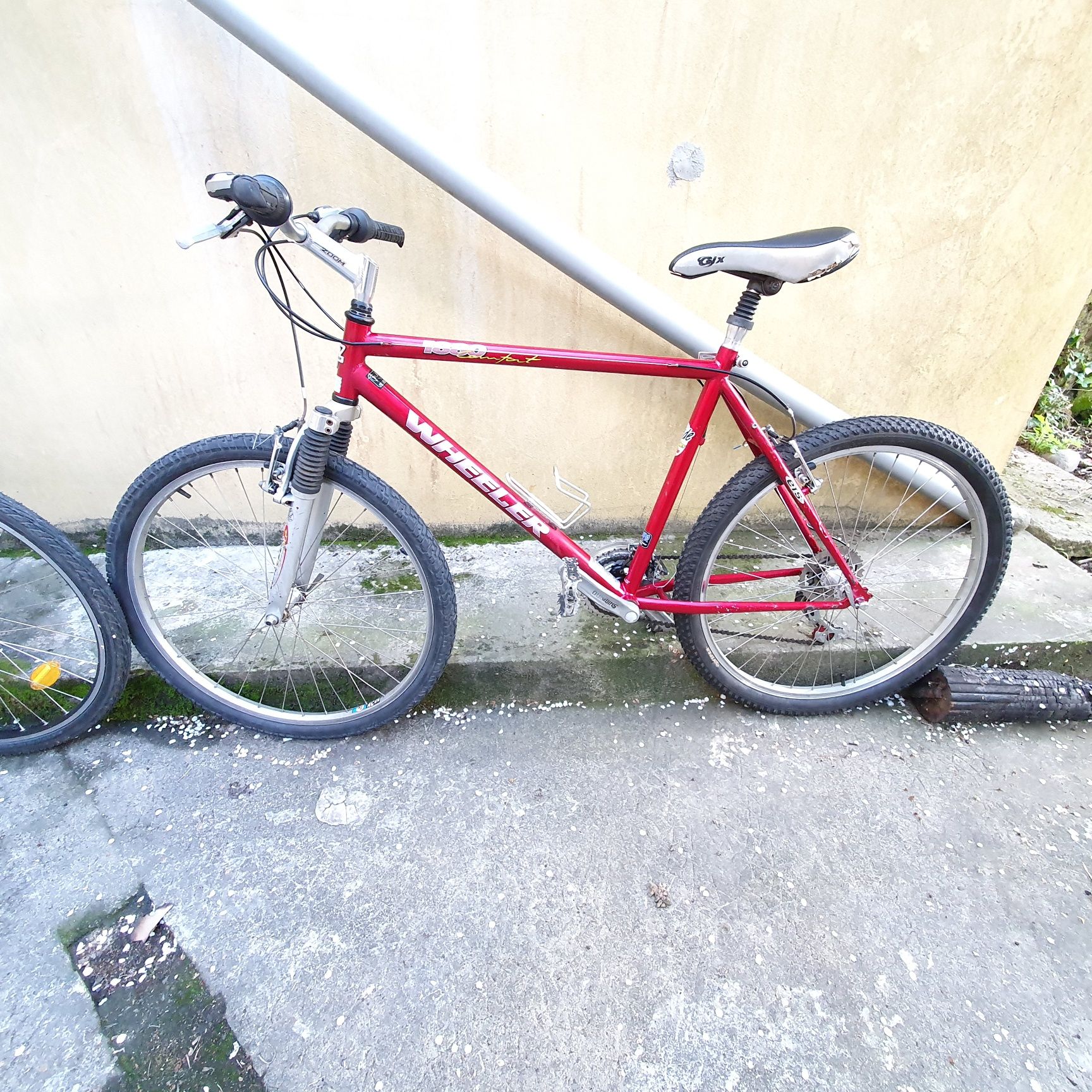 Bicicleta Montanha confortável e com suspensão muito boa