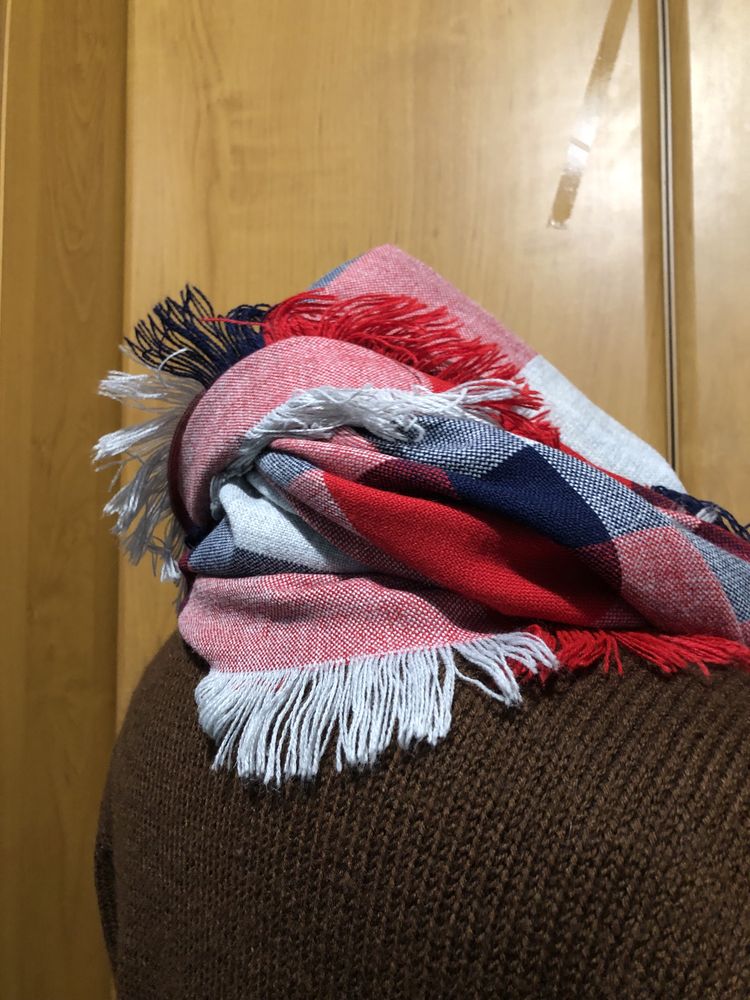 Duży szal w kratę poncho chusta tkanina frędzle czerwony granat szary