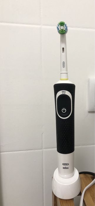 Escova de dentes eletrica Braun OralB - Pro Timer Preta