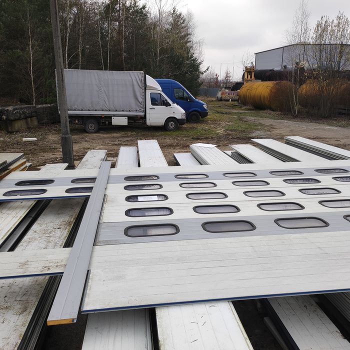 Brama segmentowa 6x4,5 przeszklona plus ewentualnie naped