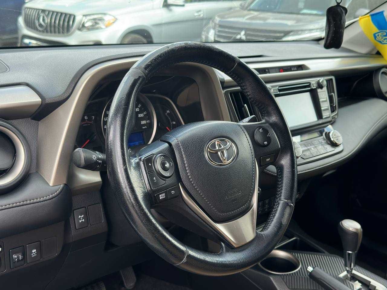 Авто Toyota RAV4 2014