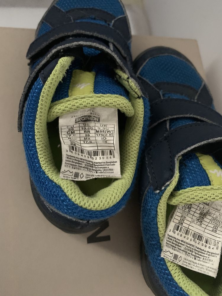 Adidasy firmy Decathlon kolor niebieski