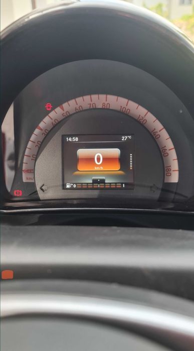 Smart fourfour impecável, económico, fácil condução.