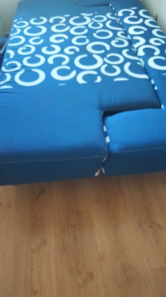 Sofá-cama em bom estado