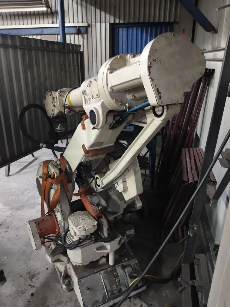 Robot przemysłowy robot spawalniczy ABB IRB 4400
