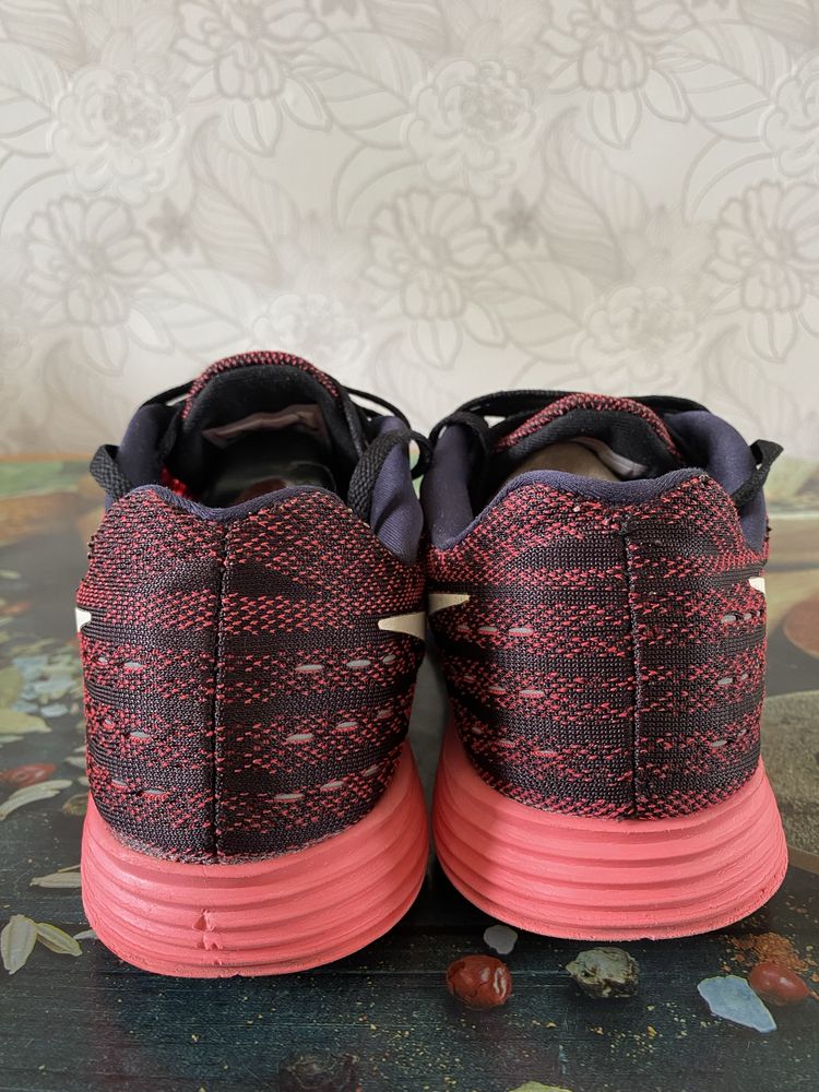 Орігинальни Крассовки Nike Lunar Tempo Орігинал  40.5р.