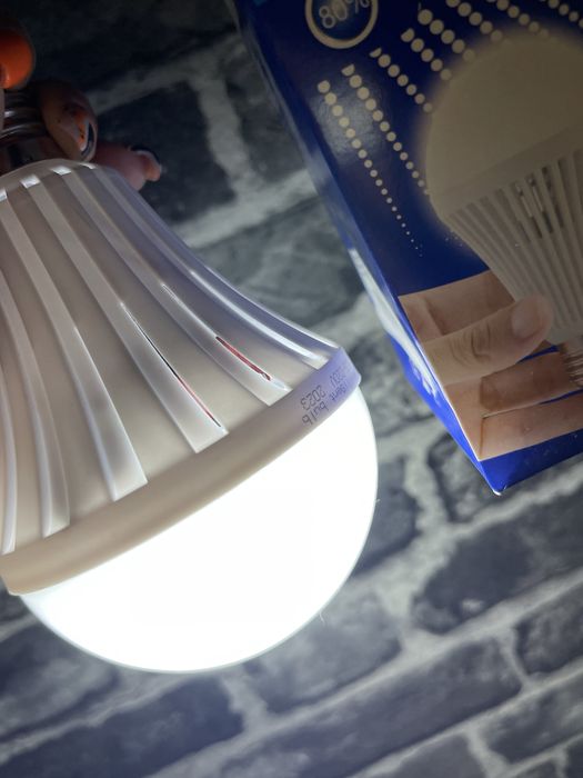 Світлодіодна лампа з акумулятором LED E27 5W та 9W / Аварійна лампа