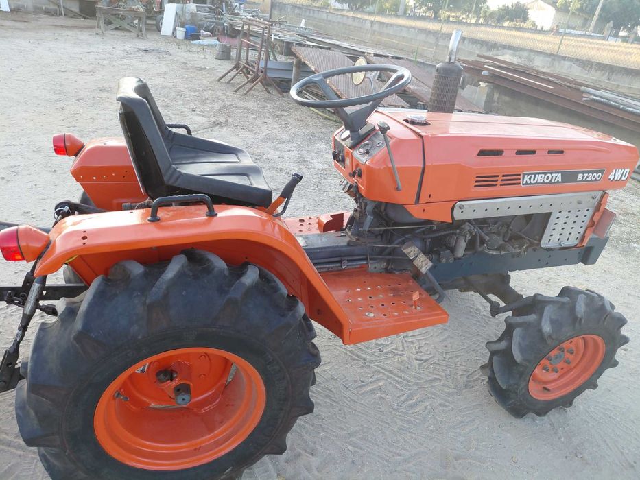 Trator Kubota 4x4 matriculado com frese