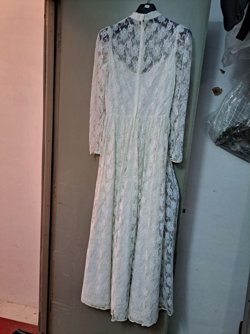 50€ Vestido de noiva de renda branco