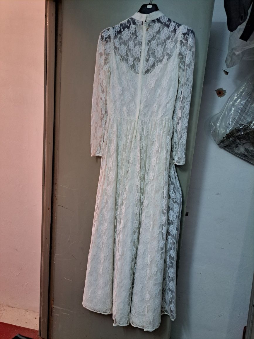 50€ Vestido de noiva de renda branco