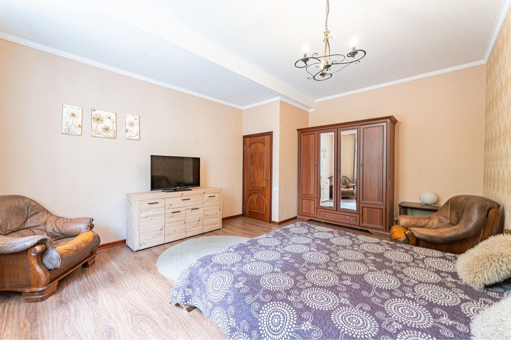 Продам 3к квартиру ст. метро Дарниця вул. Краківська 5. 1-ий поверх