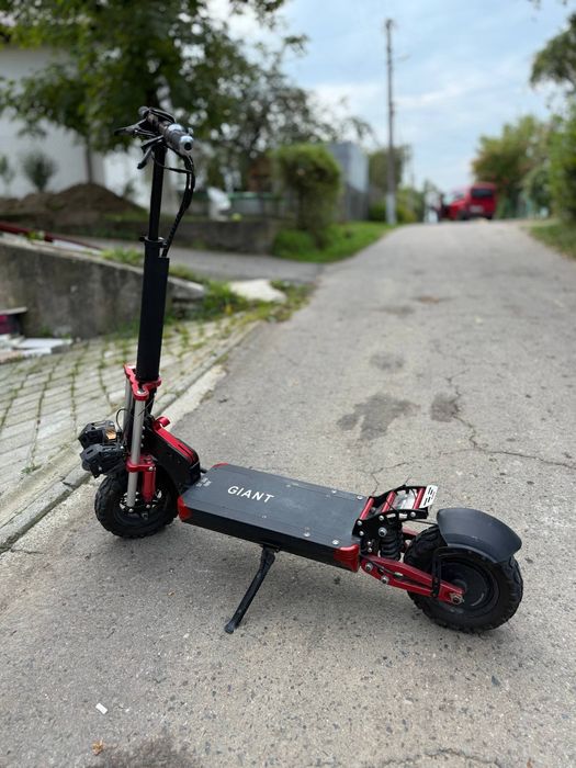 Електросамокат Giant Outlander M11