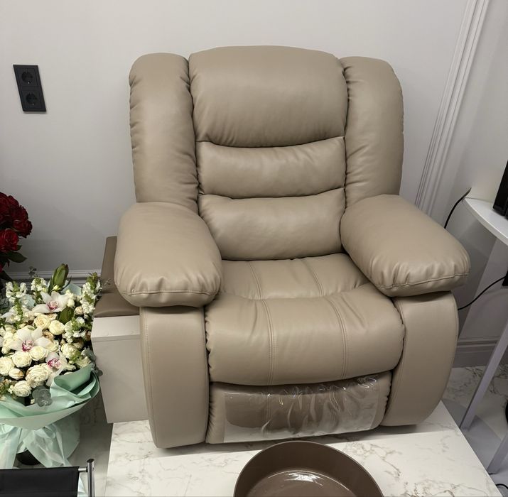 Крісло з екошкіри, не реклайнер!