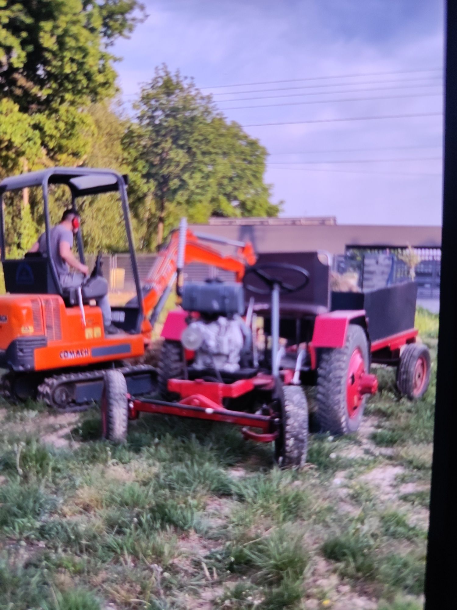 Traktor ogrodniczy wozidlo